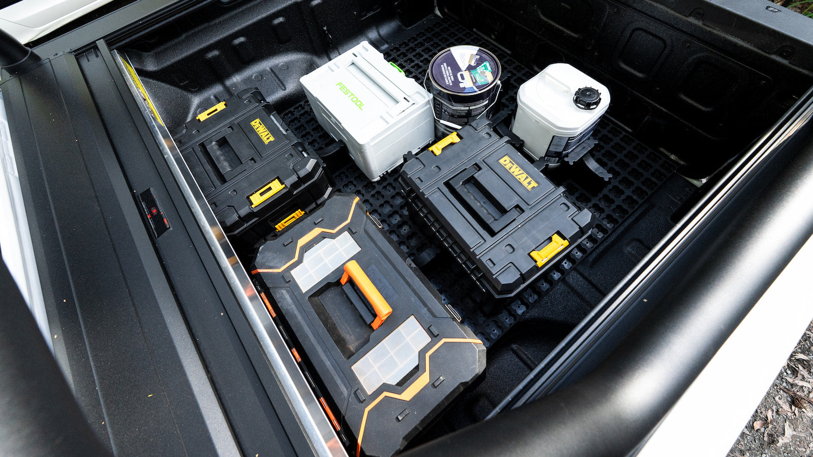 LockNMat modular ute tray system showing practical tray coverage and blocker layout